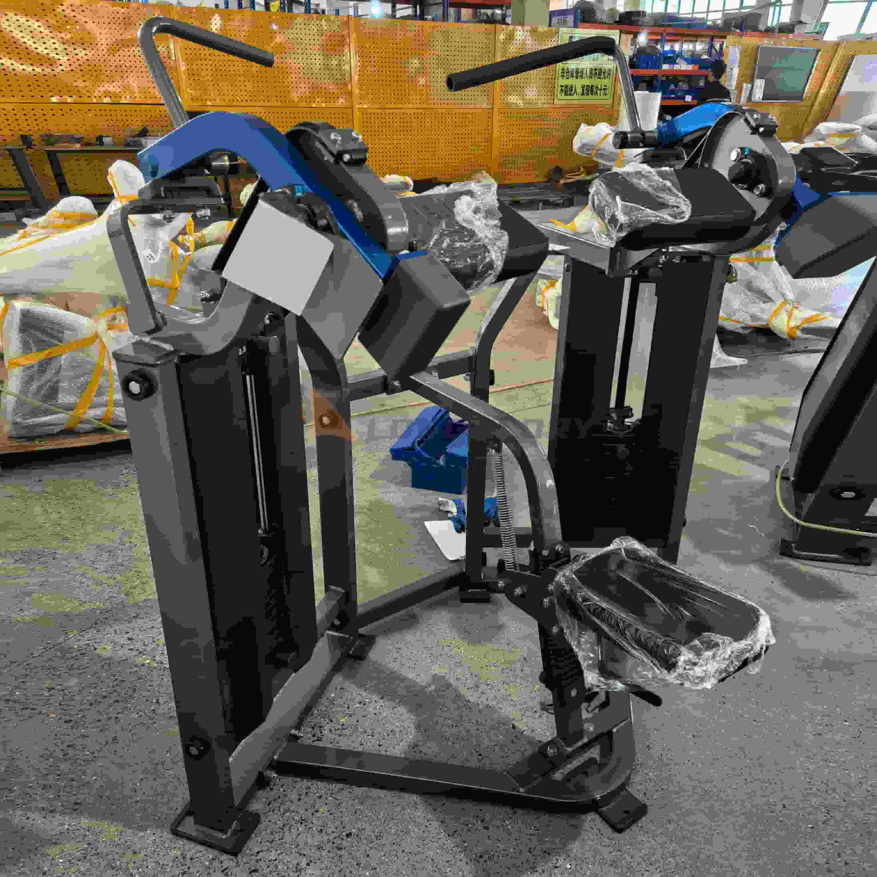 ジム上腕二頭筋カールマシン