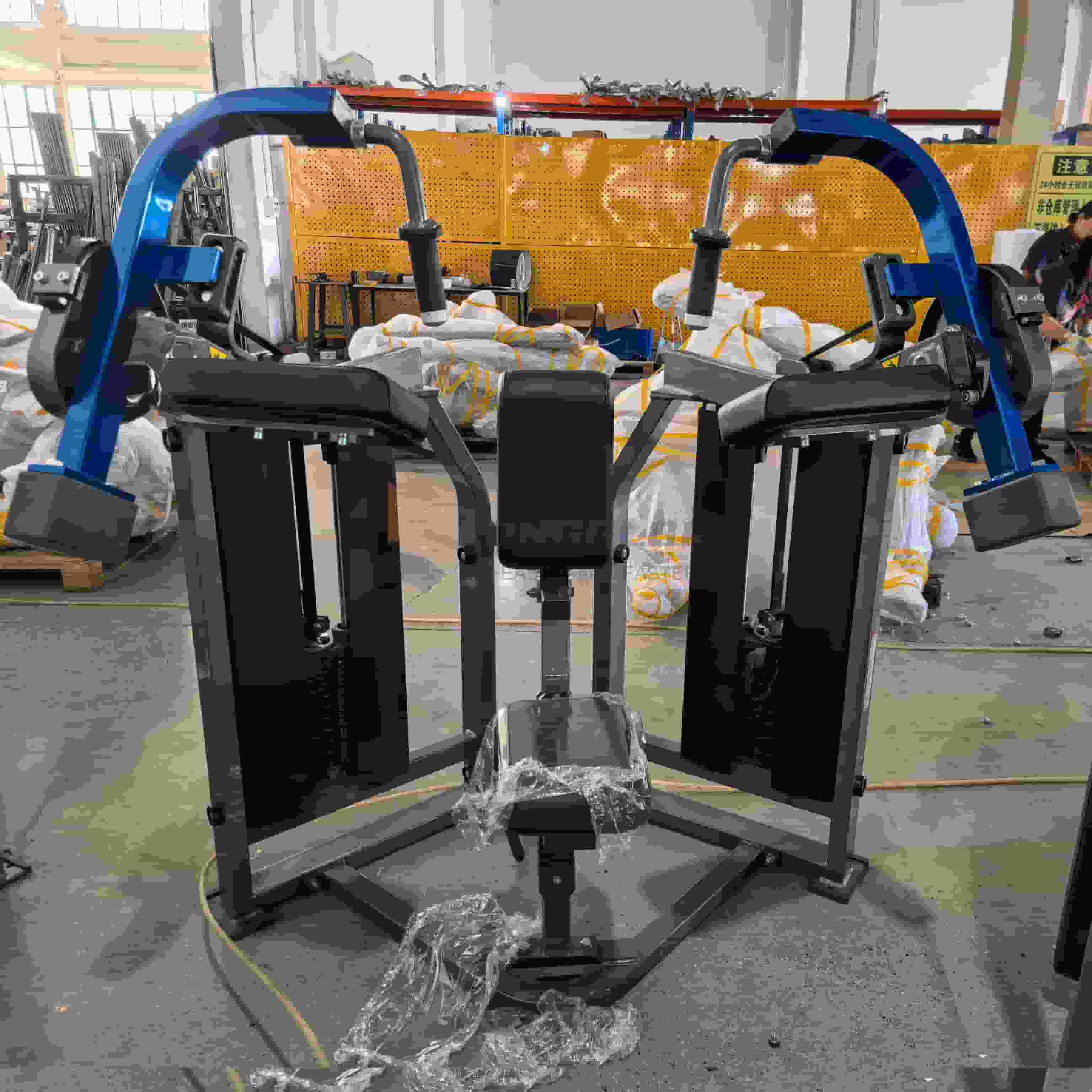 ISO 外側上腕三頭筋エクステンション マシン